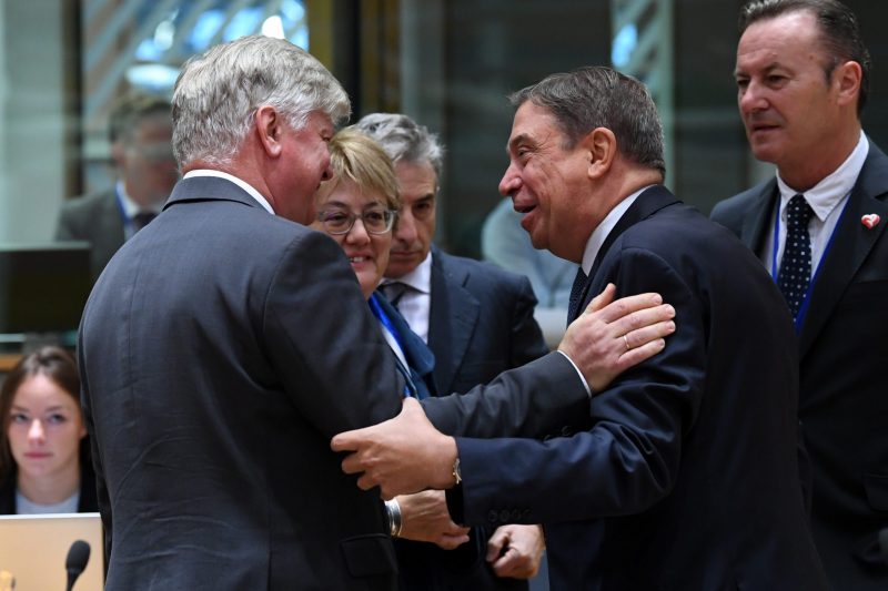 España se empeña en seguir pescando en aguas profundas.