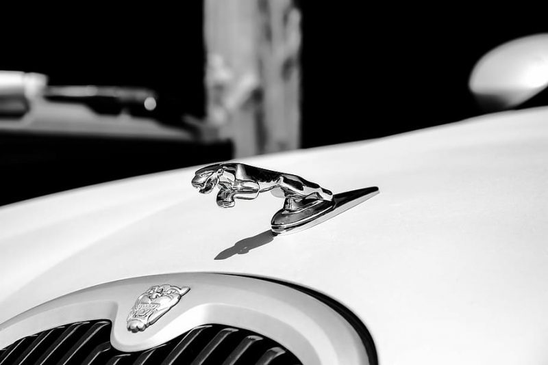 Jaguar Land Rover 'reimagina' electrificando