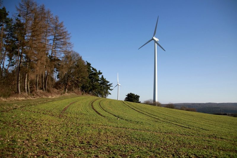 España necesita 13 GW de eólica adicionales.