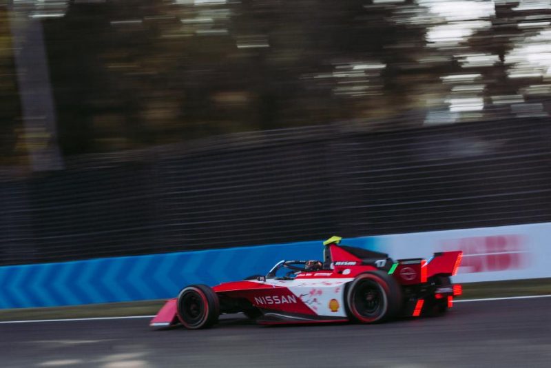 Nissan a por todas en Diriyah