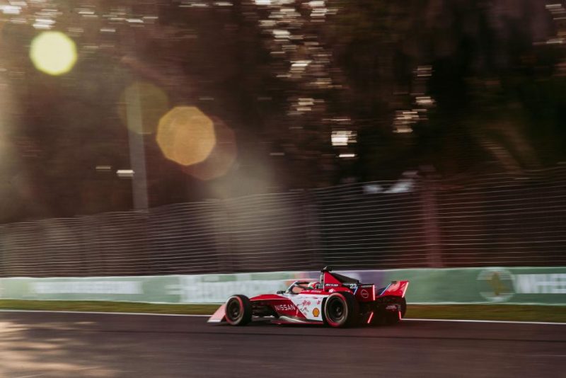 Nissan a por todas en Diriyah