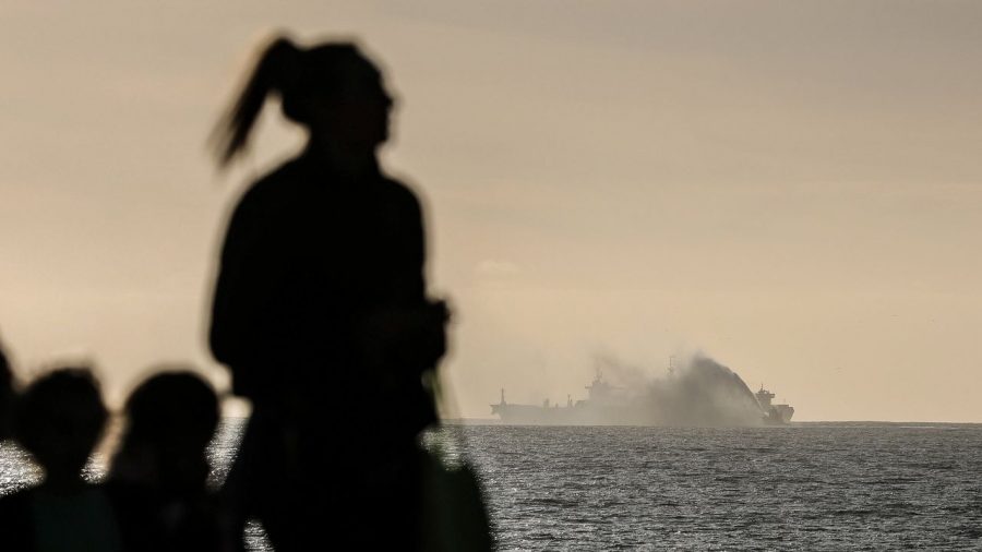 Qué pasa con petrolero que está ardiendo frente a Oporto