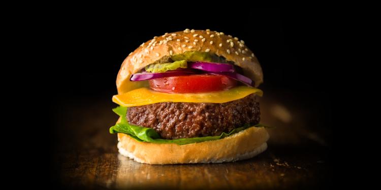 Italia prefiere la ganadería intensiva a la carne cultivada