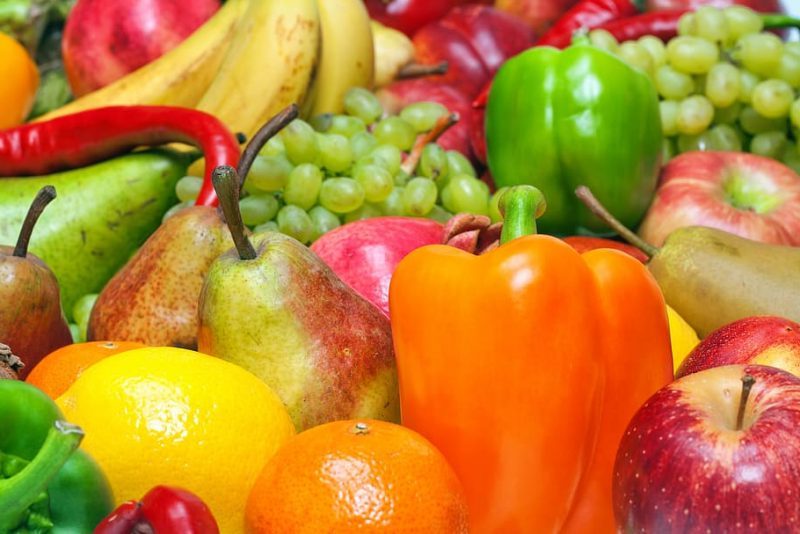 CE: nuevas normas para productos agroalimentarios 5 fruits vegetable background colorful e1682090604699