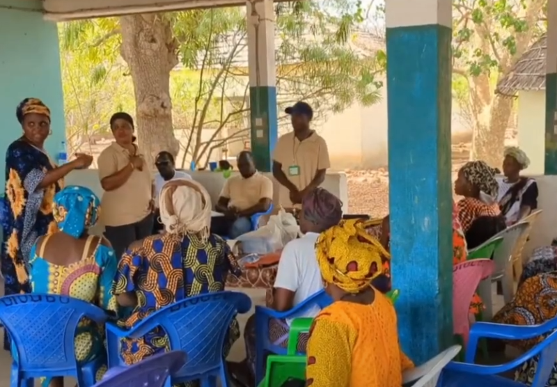 Mujeres empoderadas producen biocarbón en Senegal