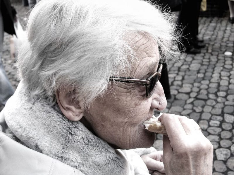 Mayores y dependientes: comer bien es un derecho