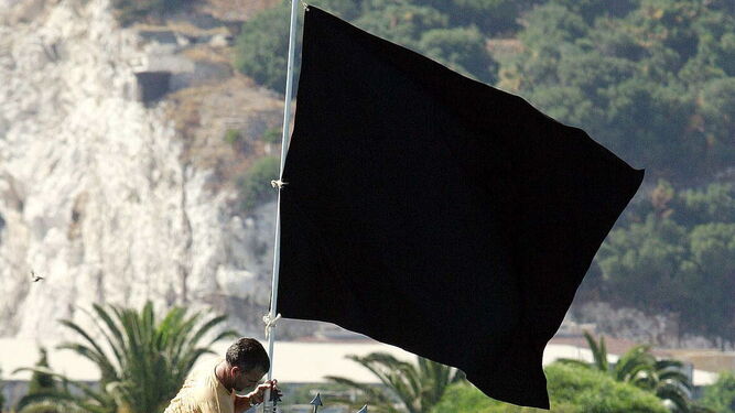 Las 48 Banderas Negras de Ecologistas en Acción