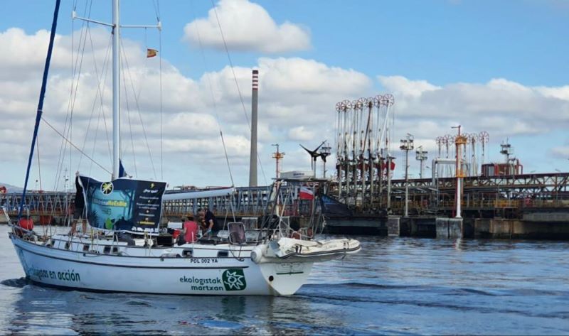 Acción de protesta en una refinería de CEPSA