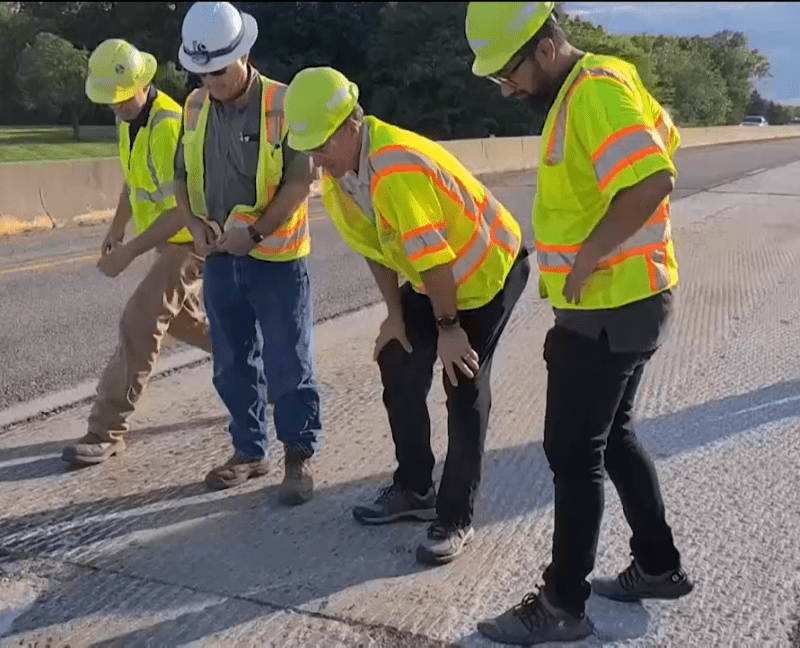 Carreteras pavimentadas con plásticos y desechos de neumáticos