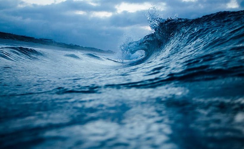 ¿Por qué los océanos azules se vuelven verdes?