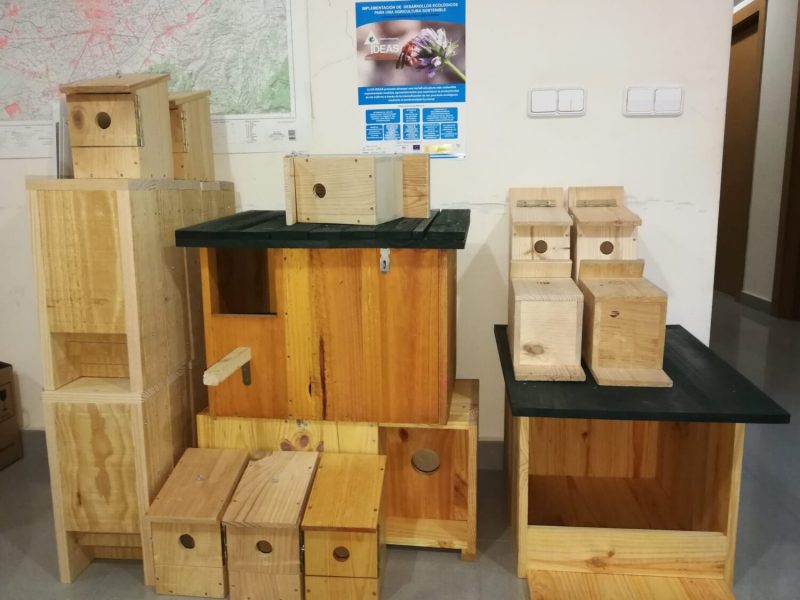 Instalan 300 refugios para fauna como medida de control de plagas