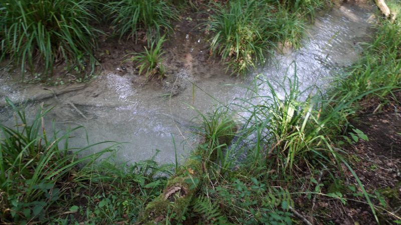 Mina Emilio contamina la playa de Espasa y el rio Colunga