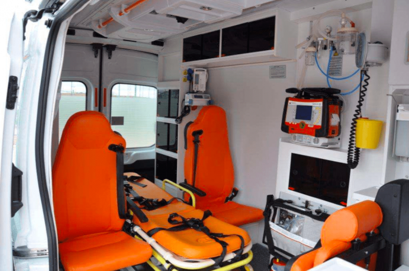 Ford E-Transit ambulancia