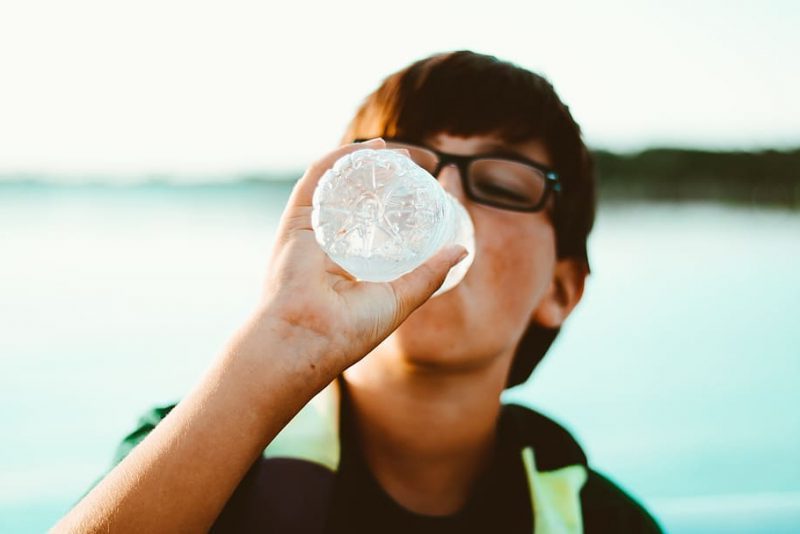 Muchos estadounidenses beben agua contaminada