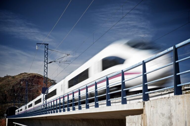 El uso del ferrocarril es 'clave' para la reducción de emisiones