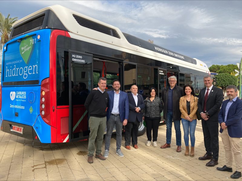 Tarragona incorpora tres autobuses de pila de combustible