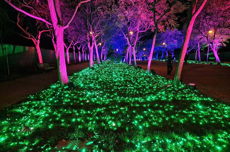 Los ayuntamientos se vuelven 'locos' con la iluminación navideña