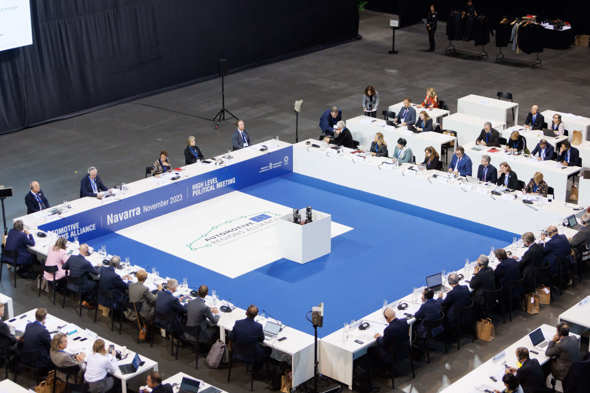 Transformación verde en la industria automovilística vehículo eléctrico