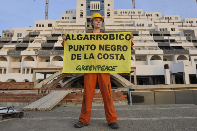 El Algarrobico cárcel activistas Greenpeace