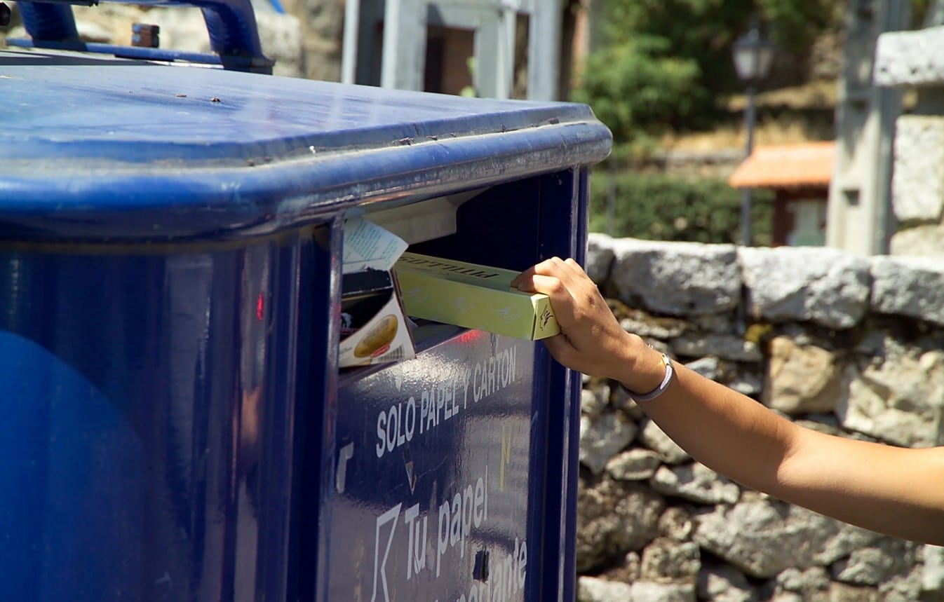 papeles puedo reciclar contenedor azul