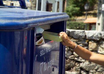 papeles puedo reciclar contenedor azul