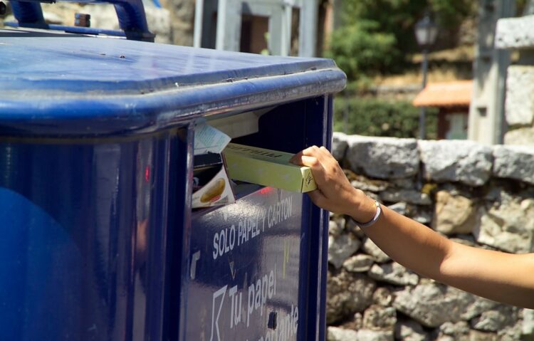 papeles puedo reciclar contenedor azul