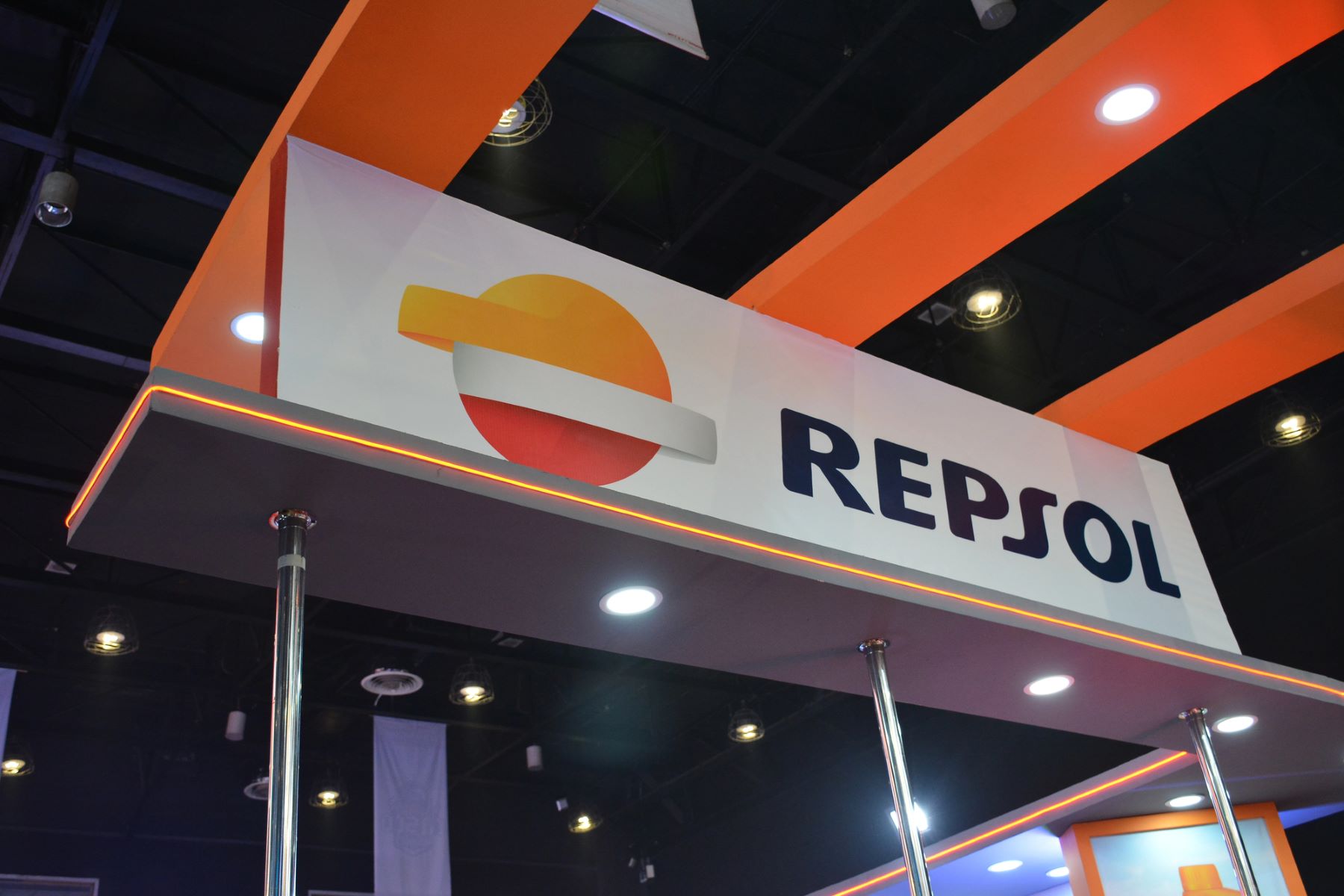 contaminante Repsol subvenciones recibidas deslocaliza inversiones