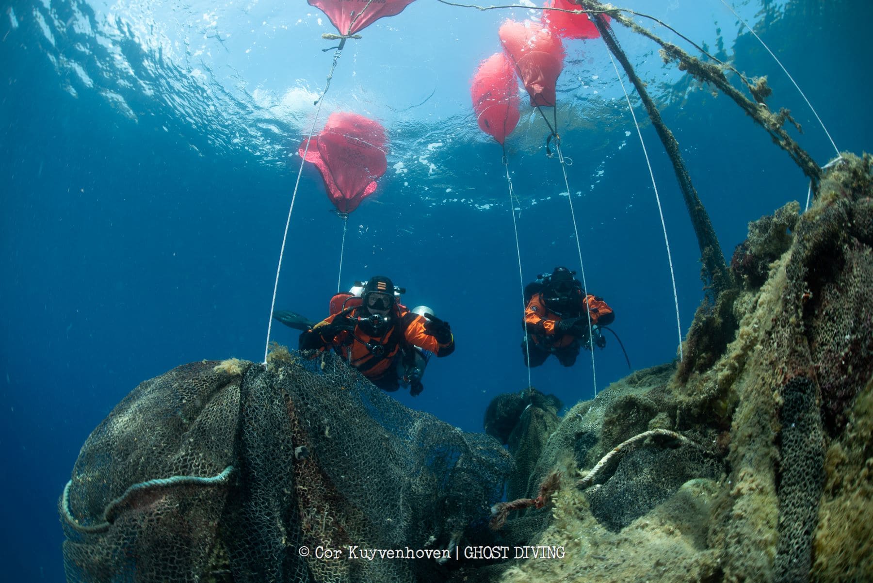 Fundación Healthy Seas basura marina granjas peces Grecia