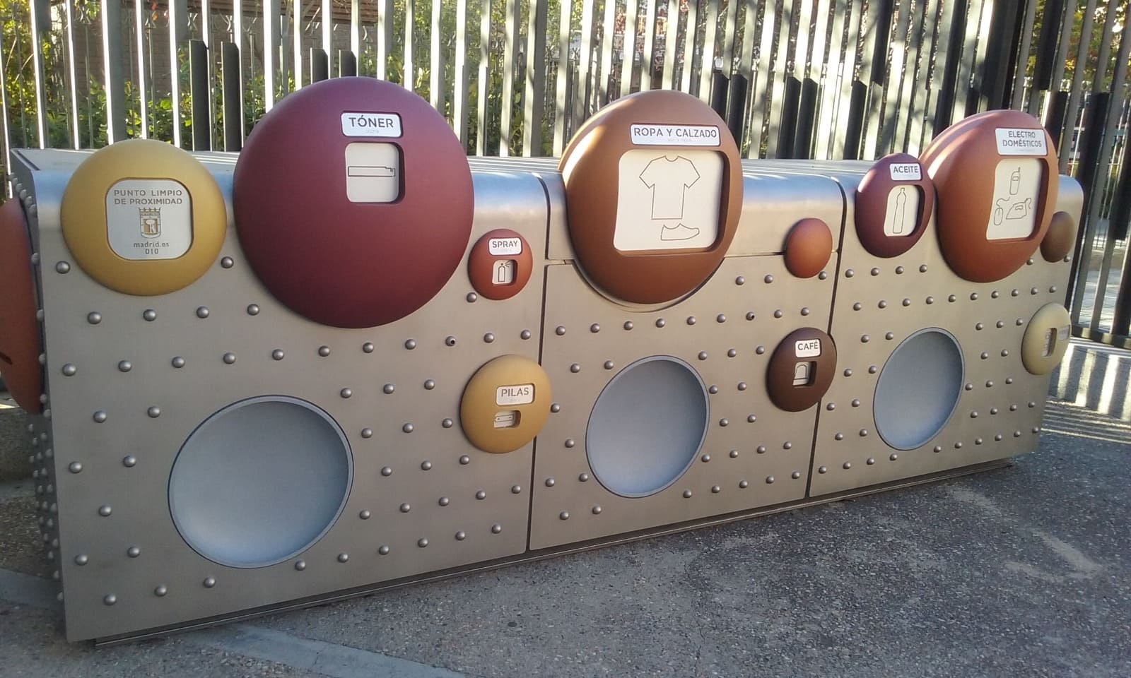 ReMAD eléctricos contenedores 24 horas