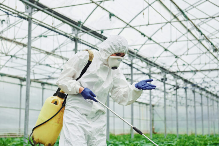 Pesticidas agricultores invernadero enfermedades crónicas