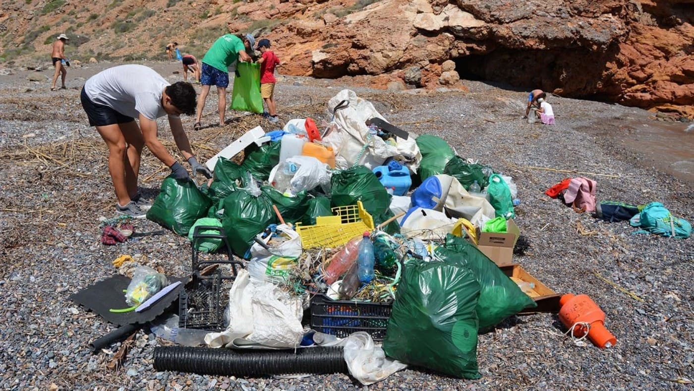 Voluntarios basura Mar Menor