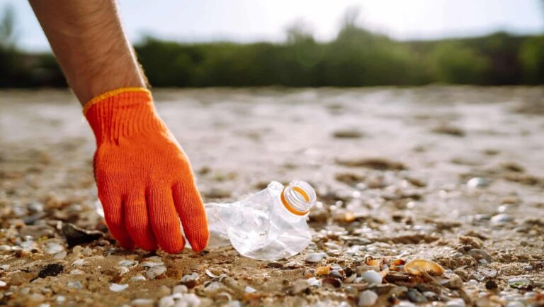 contaminación plásticos pescadores artesanales Perú Ecuador