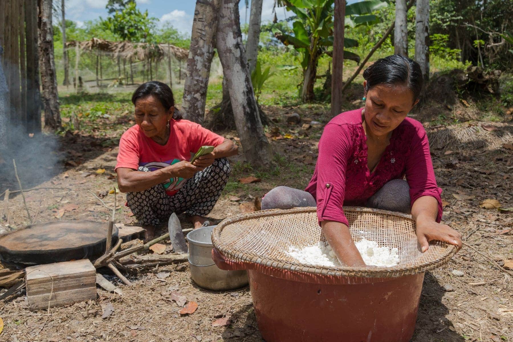 Mujeres Boras Amazonía peruana yuca actividades ilegales