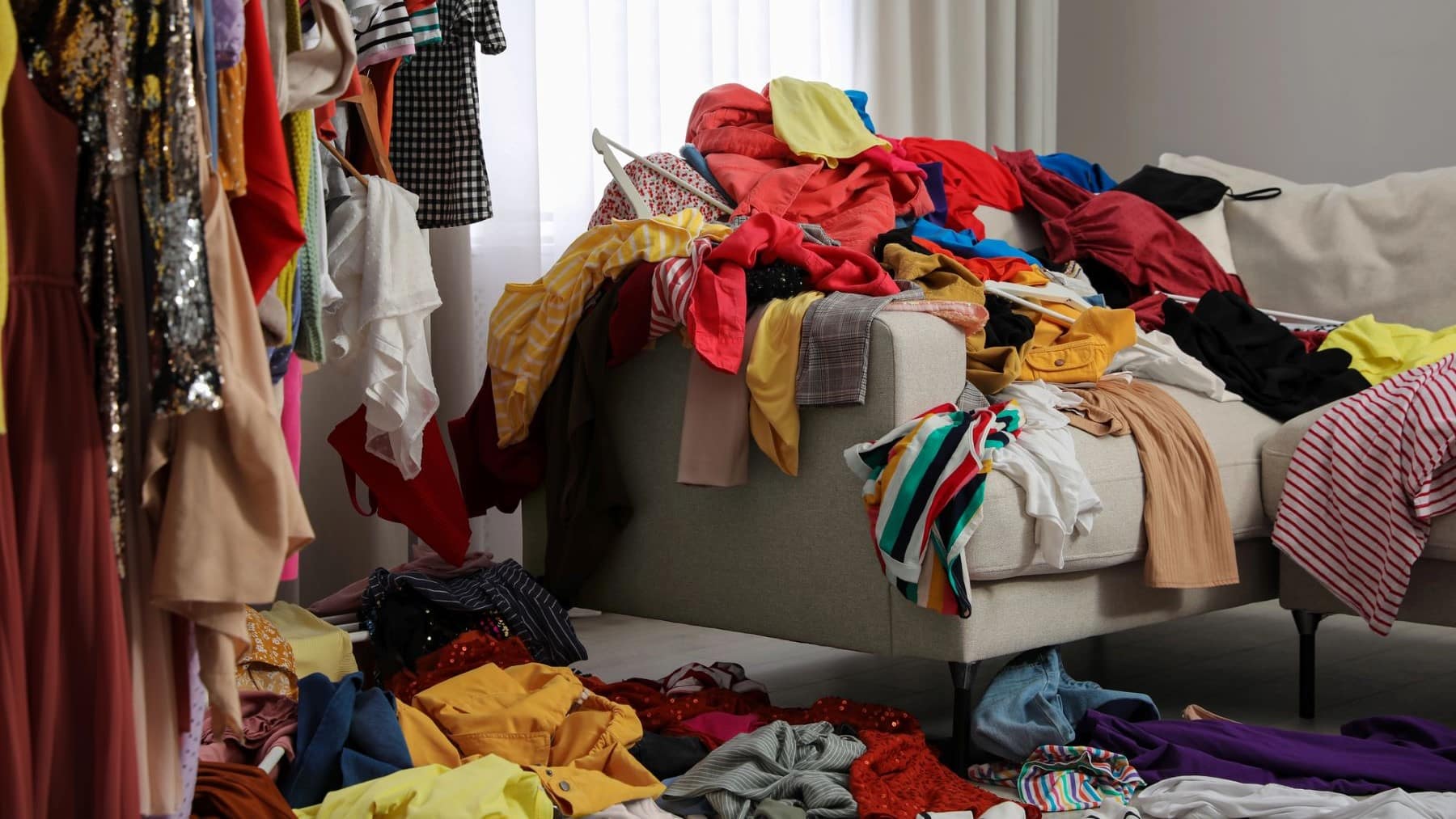 Fast Fashion Moda Rápida cada segundo vertedero camión de basura