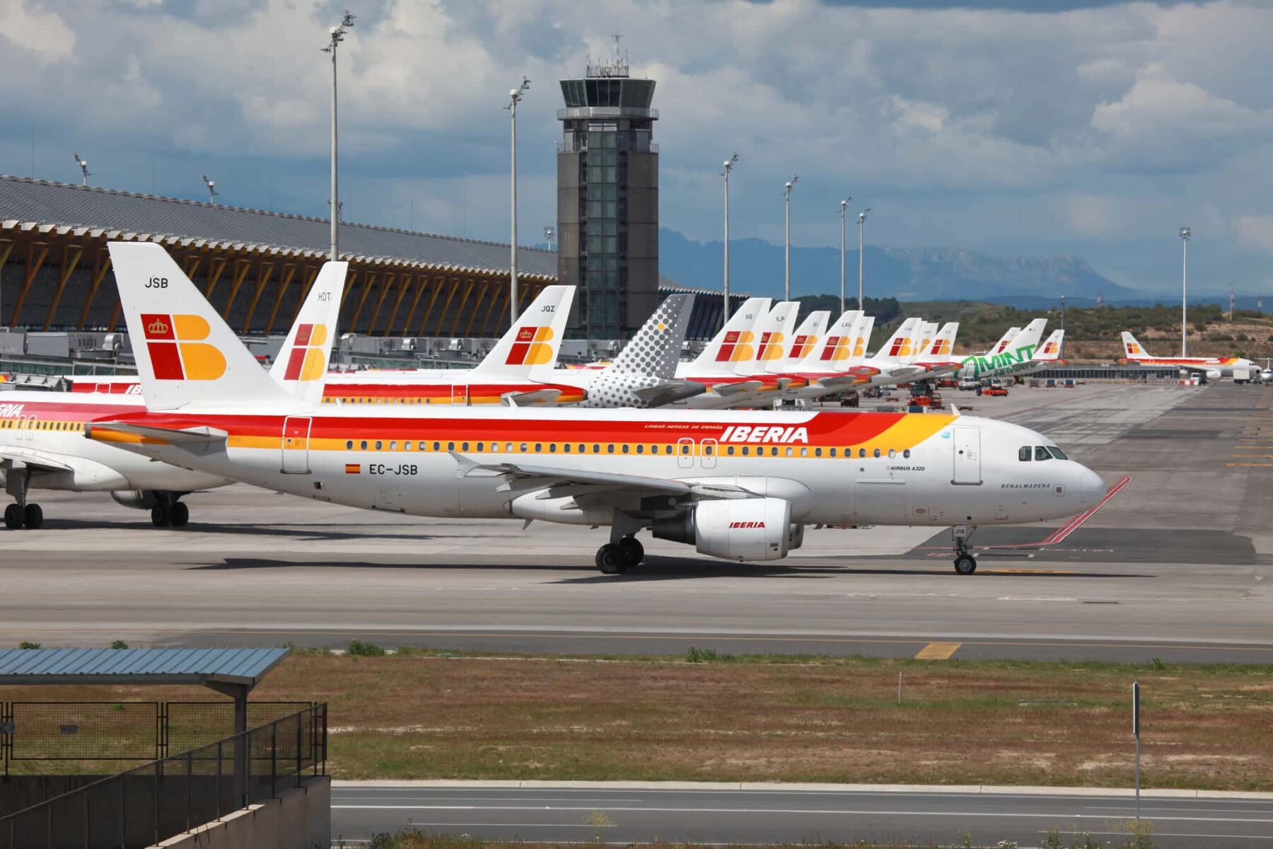 Aena objetivo reducción emisiones 2030 ampliaciones aeropuertos