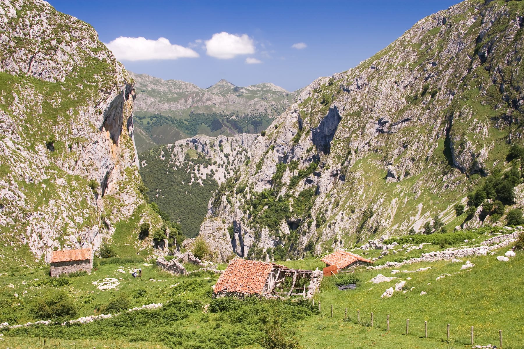 Asturias senderos Parque Nacional Picos Europa ecoturismo