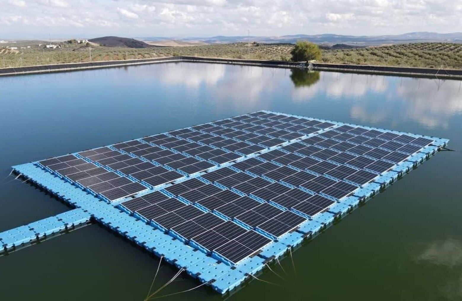 Energía solar flotante