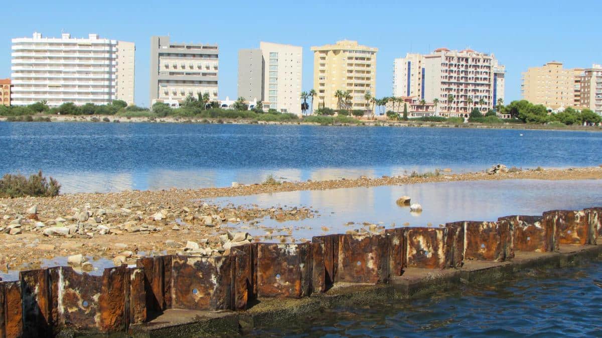 MITECO desmantelamiento Puerto Mayor recuperación ambiental Caleta Estacio