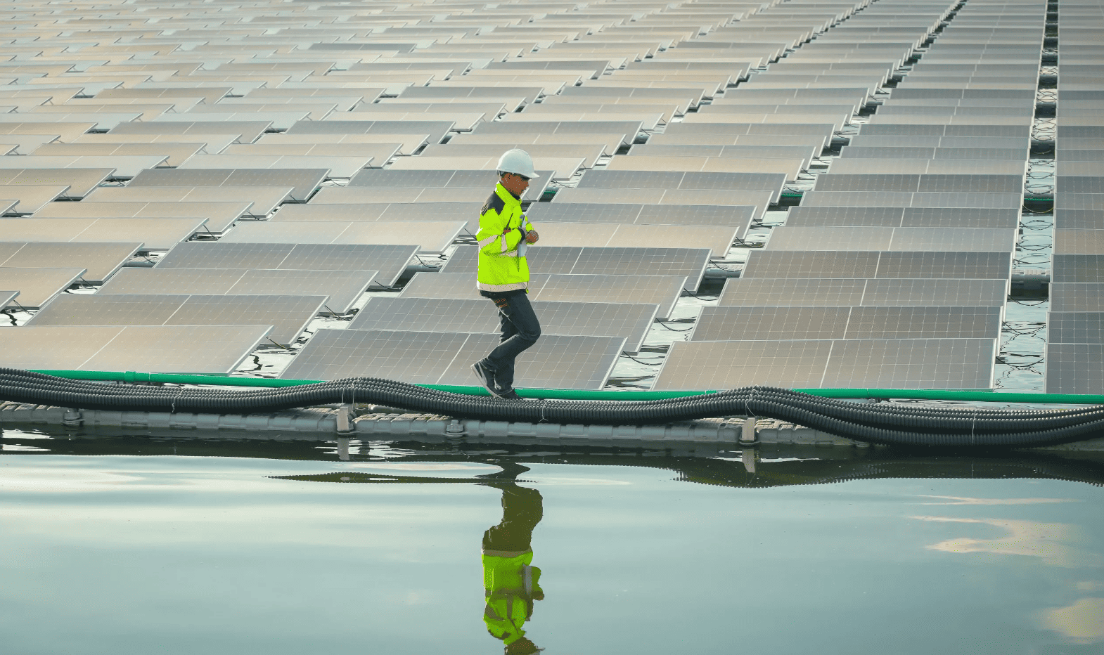 Magboat plantas solares eutrofización embalses