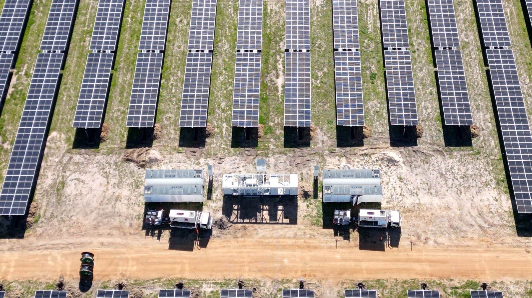 Naturgy proyecto híbrido fotovoltaica almacenamiento baterías Australia