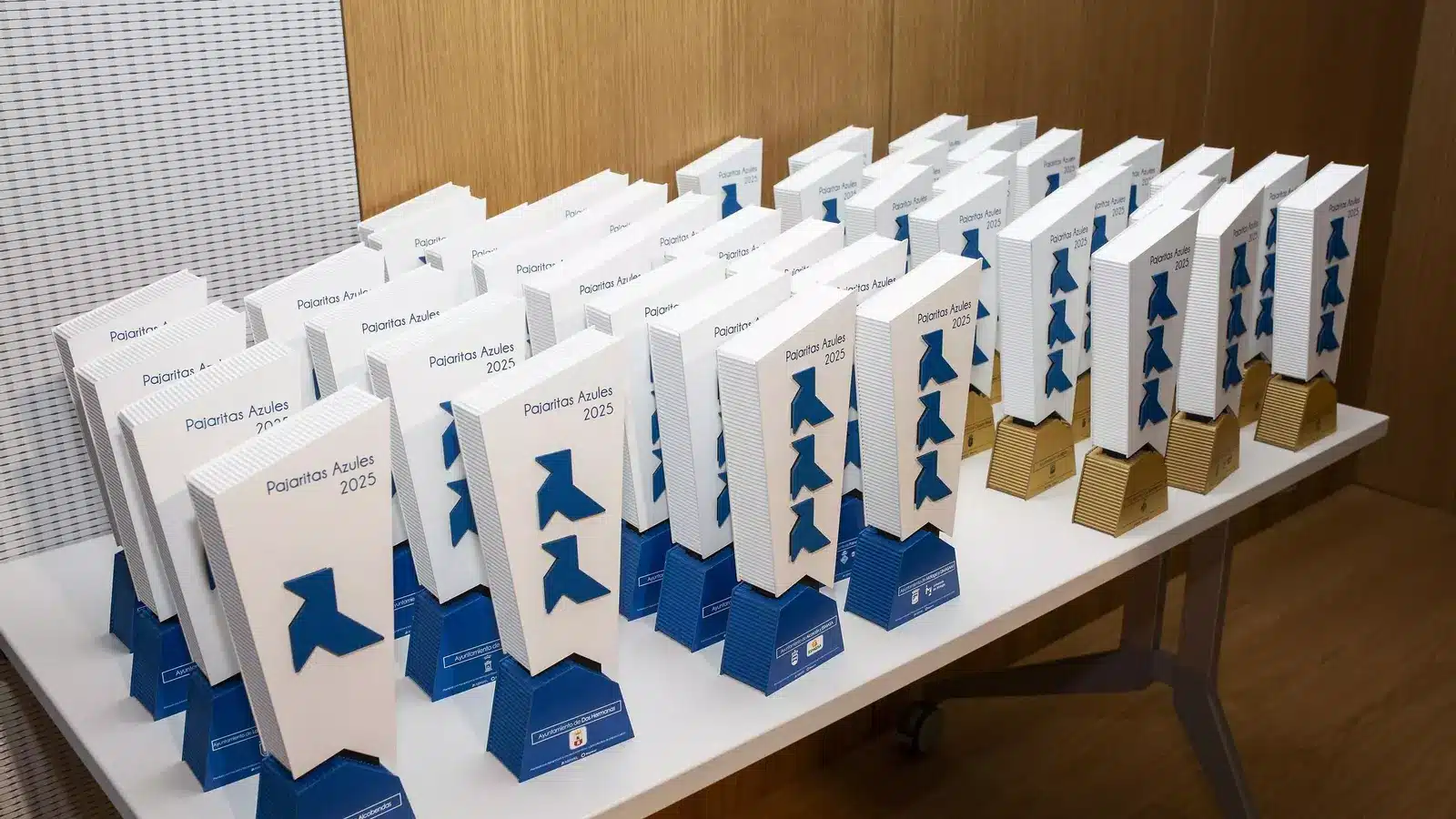 Pajaritas azules municipios reciclan papel cartón