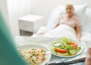 Alimentos ecológicos sanos sostenibles de temporada Km 0 para hospitales residencias