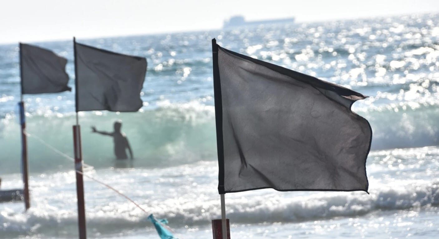 Banderas negras 2025 espacio público marítimo-terrestre