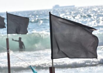 Banderas negras 2025 espacio público marítimo-terrestre