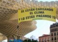 ONG pancarta Setas Sevilla que contaminan pagan