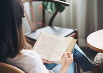 móvil RRSS leer libro imposible