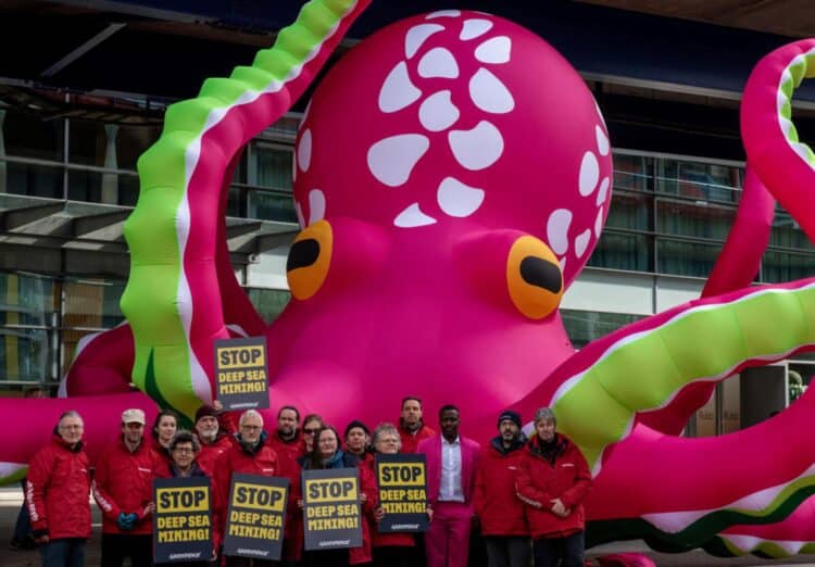 pulpo gigante Greenpeace contra minería submarina Alemania