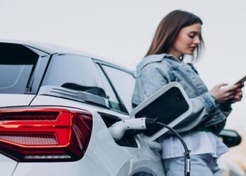 La Generalitat Valenciana entrega ayudas para la compra del coche eléctrico