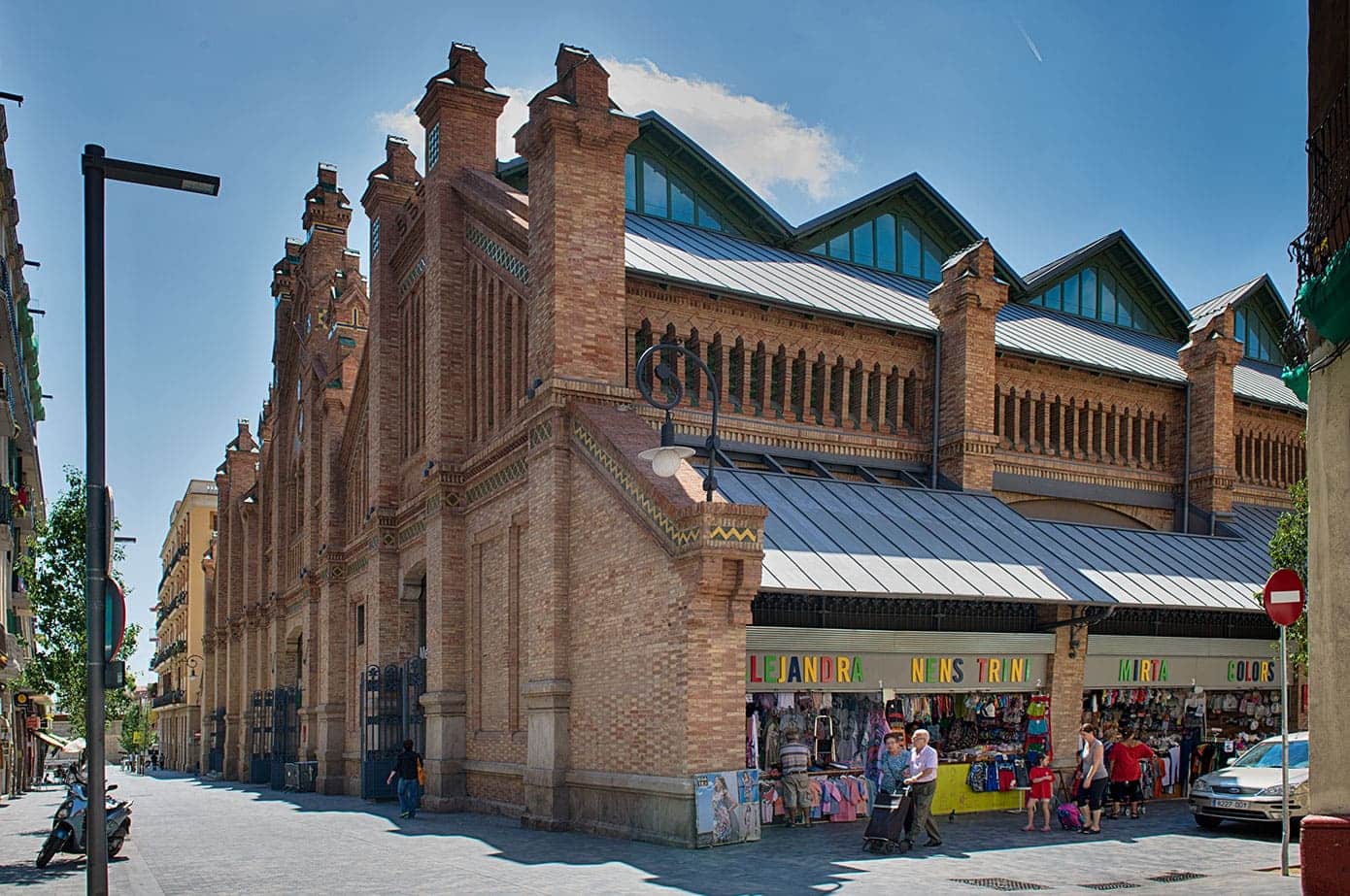 Barcelona mercados Sants Sant Antoni estrenan instalaciones 'autoconsumo'