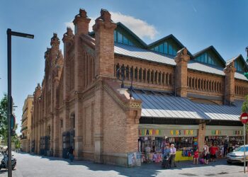 Barcelona mercados Sants Sant Antoni estrenan instalaciones 'autoconsumo'